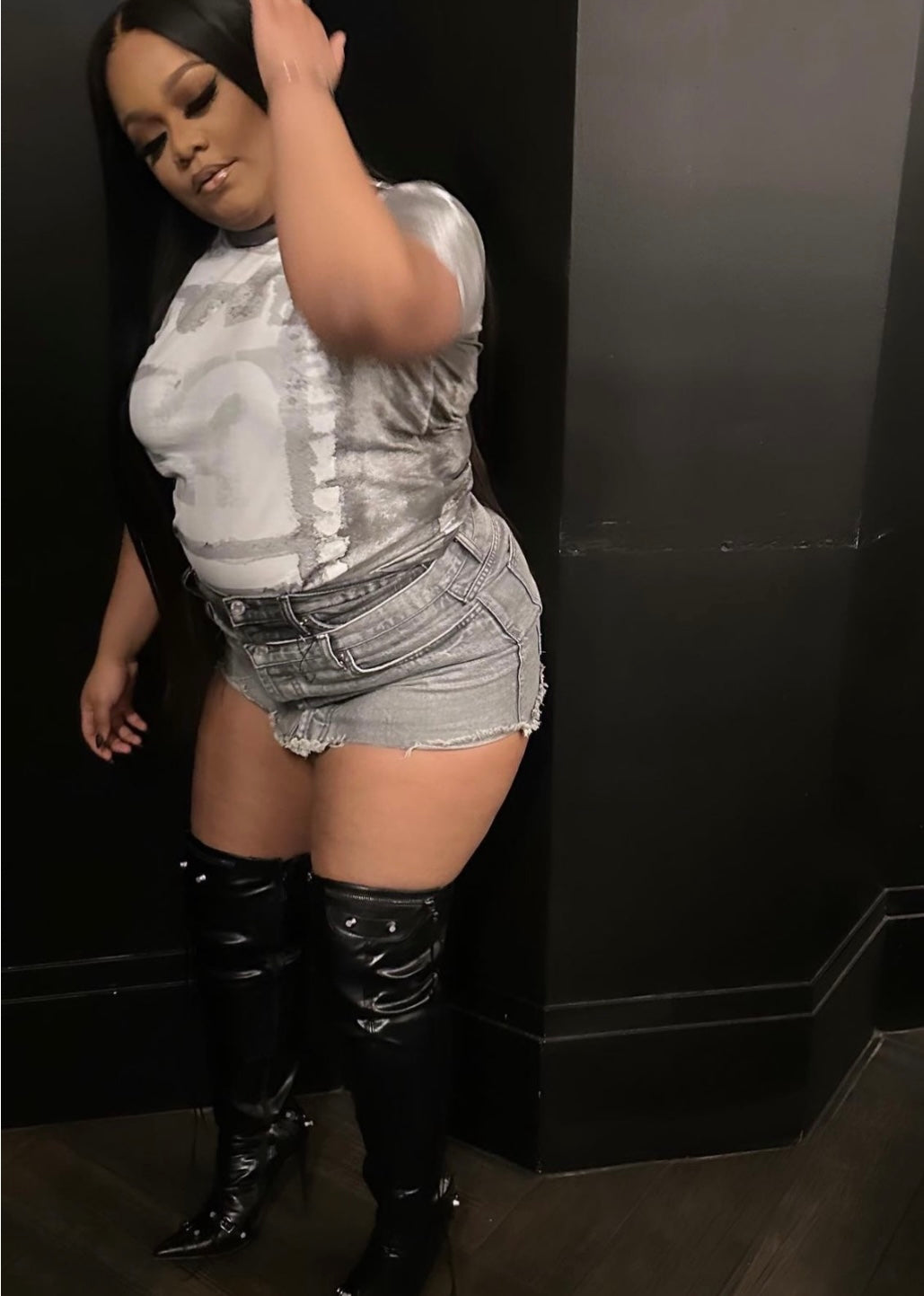Central thigh high boot