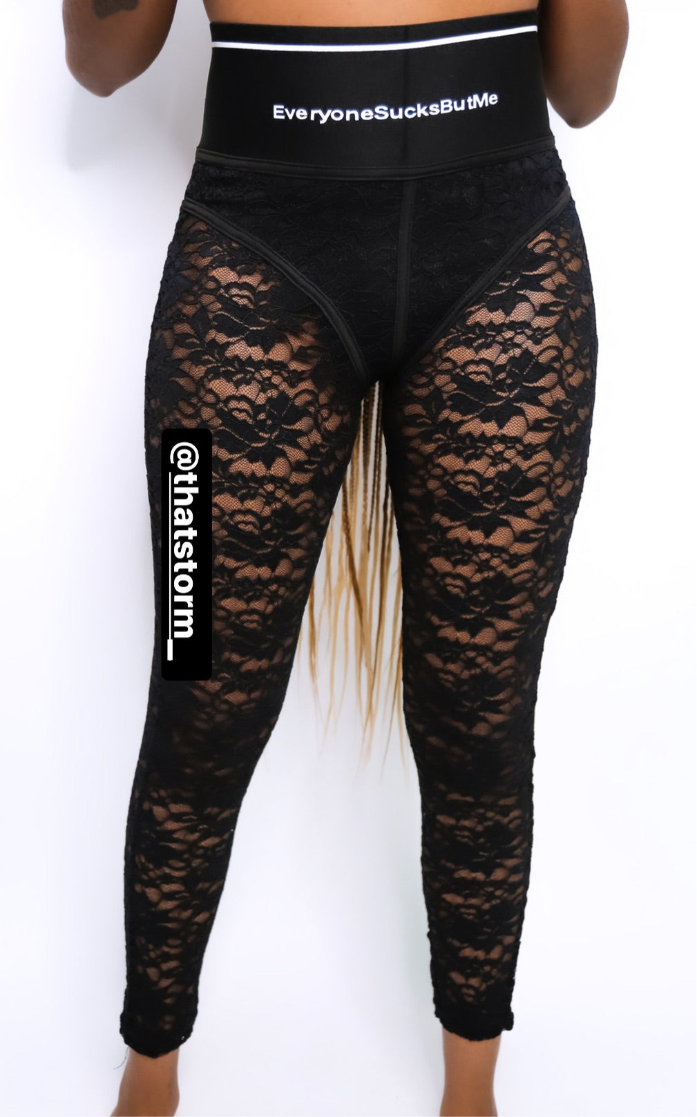 Tag her pants